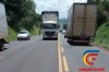 ​Dois veículos colidem em sequencia na traseira de caminhão com placas de Campo Erê