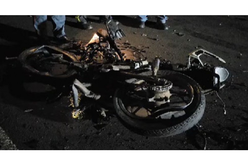 ​Colisão entre moto e dois veiculos na BR 282 deixa dois mortos e  quatro feridos