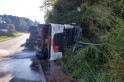 ​Caminhão carregado com etanol tomba nas SC 157 e motorista morre