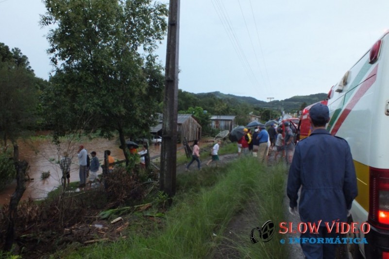 Chuva deixa centenas desalojados Foto www.campoere_1.com (19)