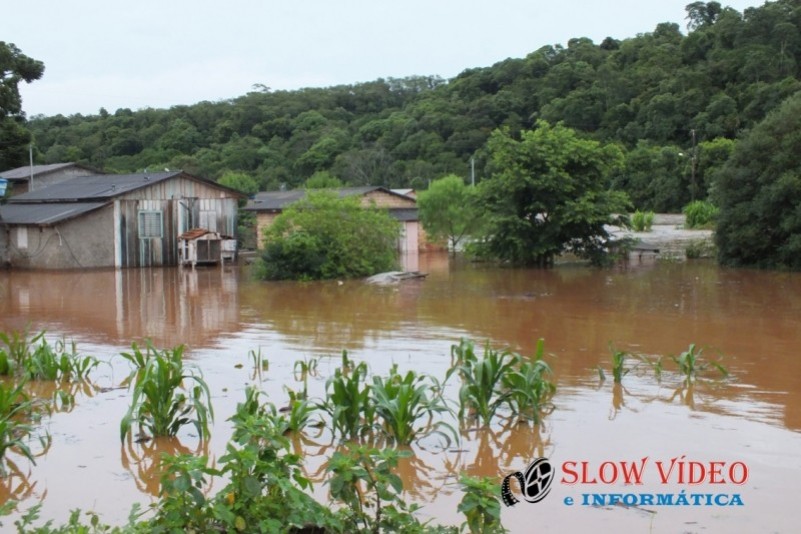 Chuva deixa centenas desalojados Foto www.campoere_1.com (61)