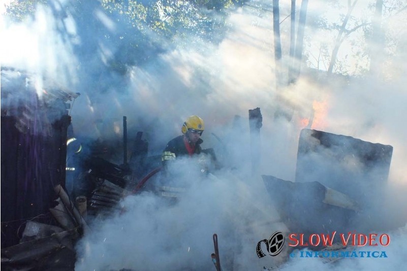 Incendio em deposito de lixo irregular. Foto www.campoere_1.com (12)