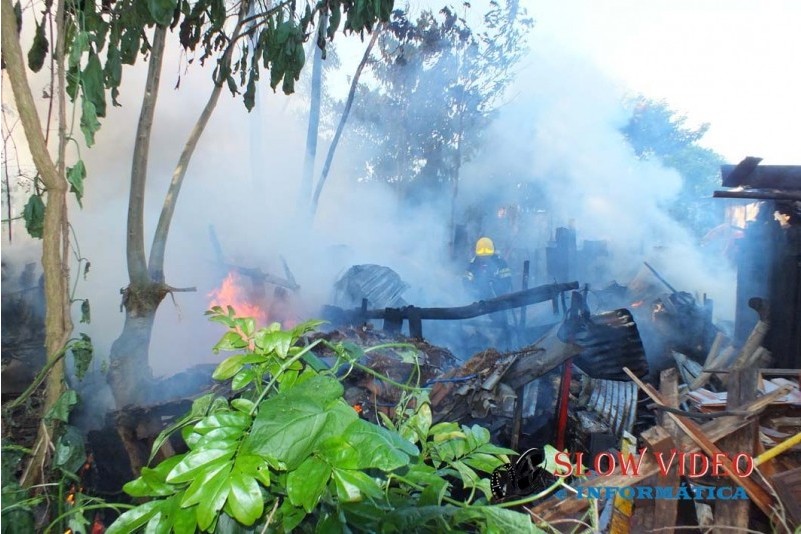Incendio em deposito de lixo irregular. Foto www.campoere_1.com (21)