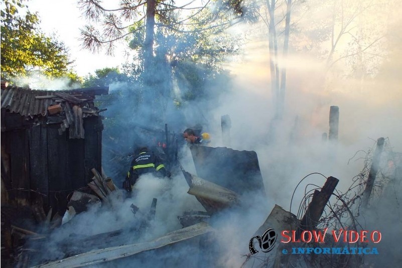 Incendio em deposito de lixo irregular. Foto www.campoere_1.com (26)