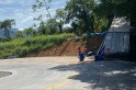 ​Flagrante – Caminhão sem freio bate em barranco e interdita serra Dona Francisca