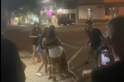 ​Vídeo - Agressão covarde – 5 mulheres agridem outra em pinhalzinho