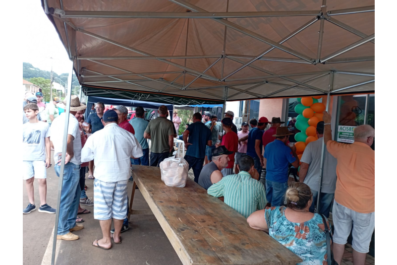 ​Agropecuária de São Bernardino comemora 2 anos com mini feira