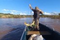 ​Operação da PMA apreende redes e devolve peixes no rio Uruguai